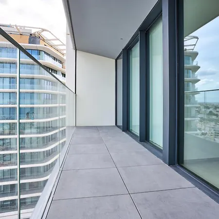 Mercury One Bedroom Haven With Fantastic Views *