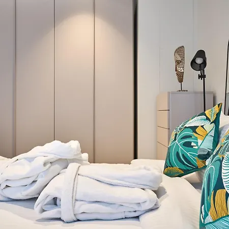 Апартаменты Mercury One Bedroom Haven With Fantastic Views