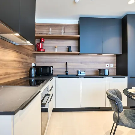 Mercury One Bedroom Haven With Fantastic Views *