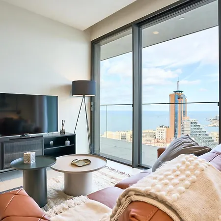 Апартаменты Mercury One Bedroom Haven With Fantastic Views *