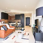 Mercury One Bedroom Haven With Fantastic Views Apartment *