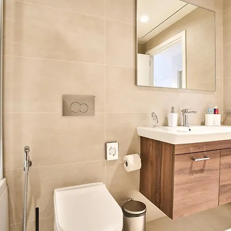 Mercury One Bedroom Haven With Fantastic Views Apartment *