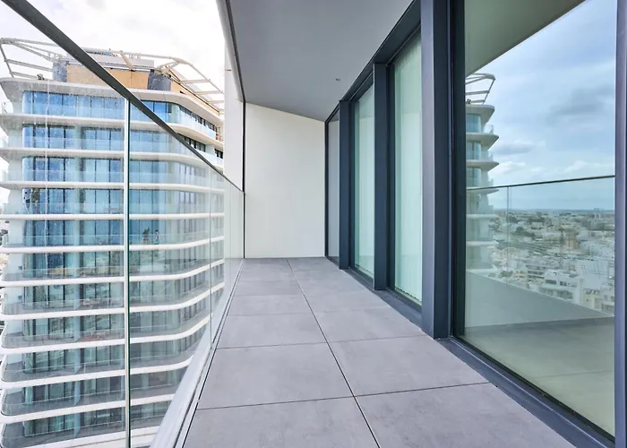 Mercury One Bedroom Haven With Fantastic Views *