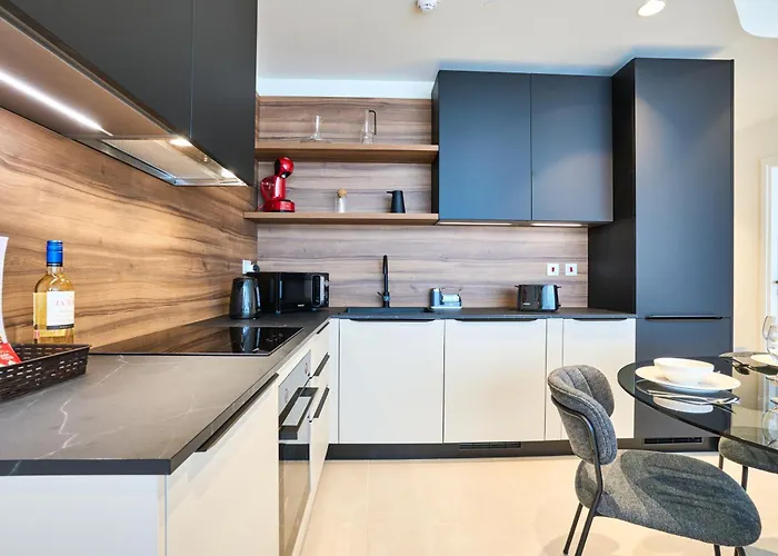 Mercury One Bedroom Haven With Fantastic Views *