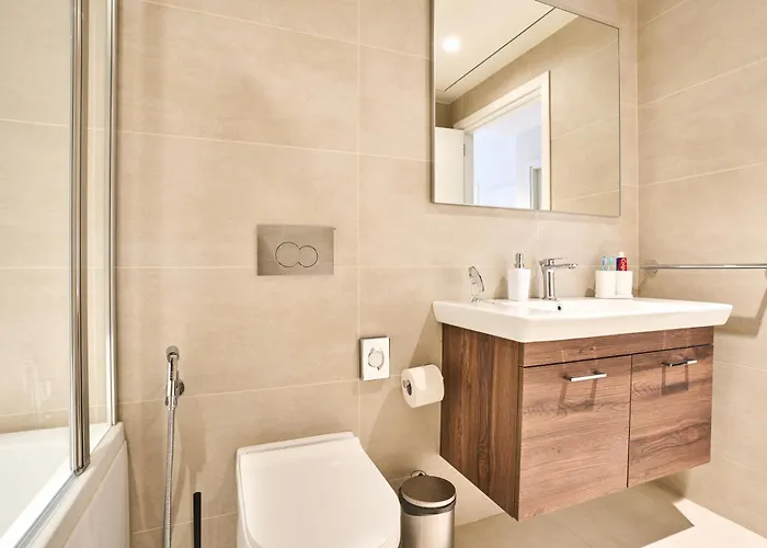 Mercury One Bedroom Haven With Fantastic Views Apartment *