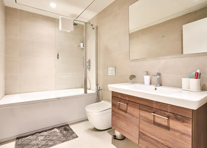 Mercury One Bedroom Haven With Fantastic Views *