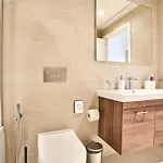 Mercury One Bedroom Haven With Fantastic Views Apartment *
